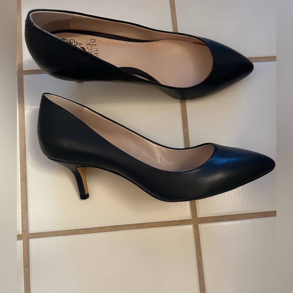 Womens leather navy blue Vince Camuto, size 8 - Picture 2 of 7